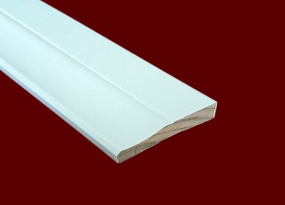 Weißes dekoratives Wohngehäuse, das 100% zelluläres PVC formt