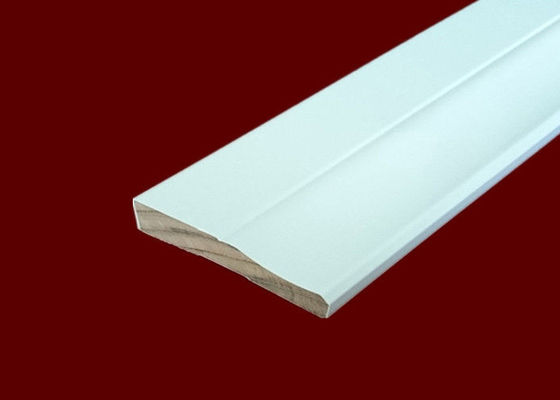Weißes dekoratives Wohngehäuse, das 100% zelluläres PVC formt