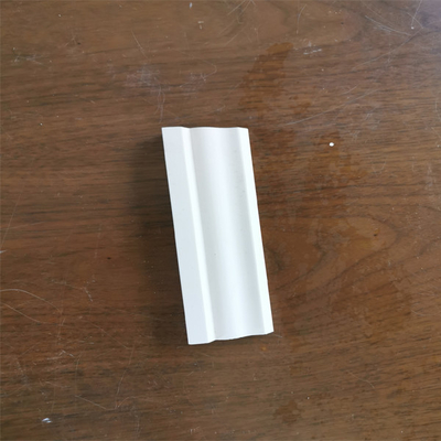 Weißes 100% zelluläres dekoratives umkleidendes Formteil PVCs für Wohn